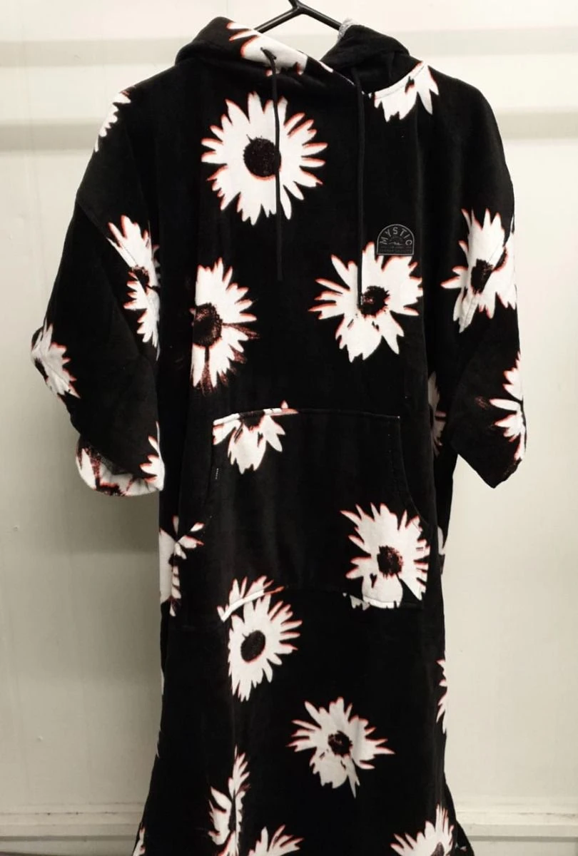 Mystic Poncho Velour - Black/ White 5 Mystic Poncho Velour - Black/ White - Image 3