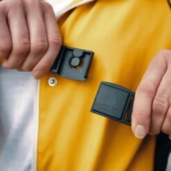 Fidlock Hermetic Sling Bag - Black -Cheap Surfboards Store fidlock hermetic sling bag schwarz verschluss 800x800